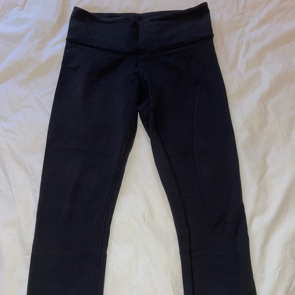Lululemon 17" cropped black mid rise align leggings, size 6